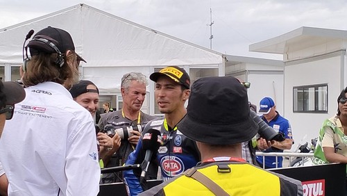 Rider Pata Yamaha Prometeon Toprak Razgatlioglu merebut pole position pada sesi kualifikasi race pertama di Sirkuit Mandalika, Sabtu (4/3/2023).