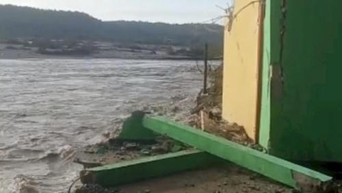 Salah satu rumah yang diterjang banjir di Desa Tuapanaf, Kecamatan Takari, Kabupaten Kupang, NTT, Sabtu (4/3/2023).