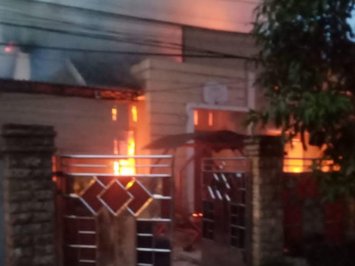 Rumah yang terbakar di Jambi