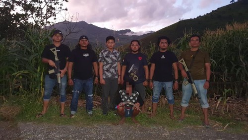 Sat Reskrim Polres Bima Kota membekuk pelaku pemerkosaan berinisial SU ketika bersembunyi di kebun jagung. (Foto: Istimewa)