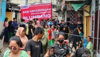 Spanduk itu juga bertuliskan Aksi Kemanusiaan Bencana Kebakaran Plumpang.