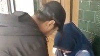 Terbaru, Sunan Kalijaga dan istrinya Heidy melihat rekaman CCTV di sekolah Sean. Sang istri menangis melihat kejadian pengeroyokan itu.