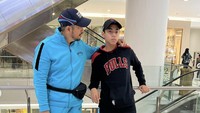 Sunan Kalijaga tengah jadi perbincangan usai anaknya, Sean diduga menjadi korban pengeroyokan di sekolahnya. Hal ini berdampak serius pada kesehatan sang anak.