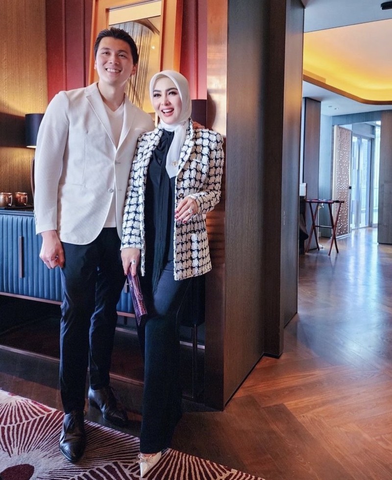 Syahrini dan Reino Barack