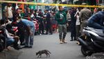 Warga Nonton TKP Kebakaran Depo Plumpang dari Balik Garis Polisi