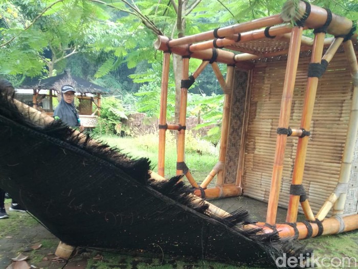 Wisata Gua Jegles Kediri yang dirusak.