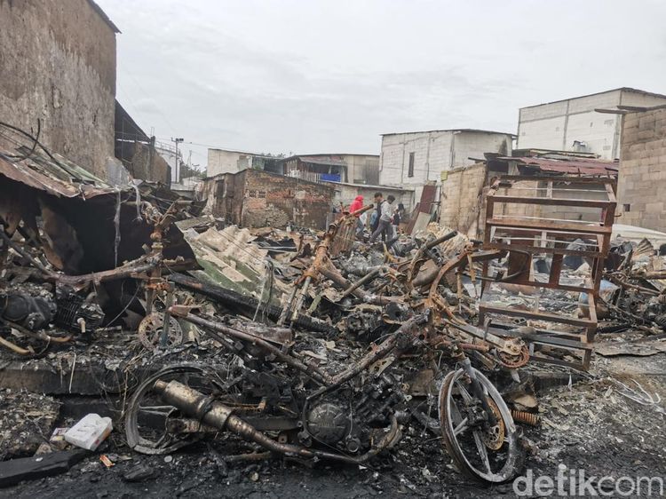 Yang Tersisa dari Kebakaran Depo Pertamina Plumpang Tadi Malam