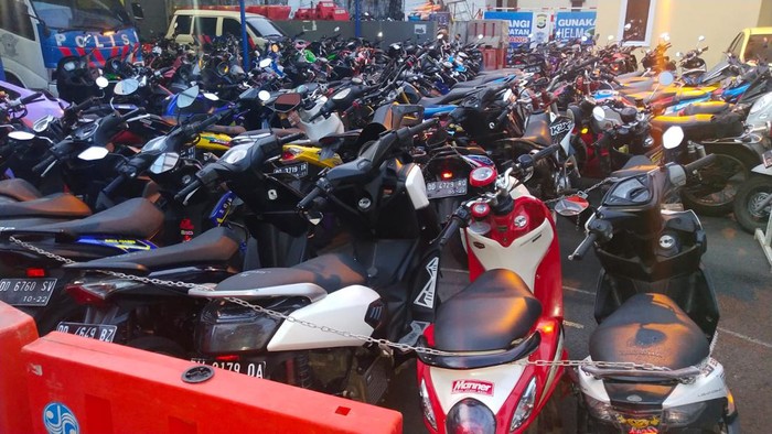 587 unit sepeda moto dan mobil di Makassar disita saat operasi kamtibmas jelang Ramadan.