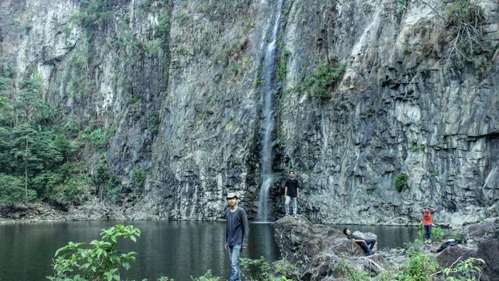 Air Terjun Sampuran Harimau dengan landscape tebing menjulang. (Istimewa)