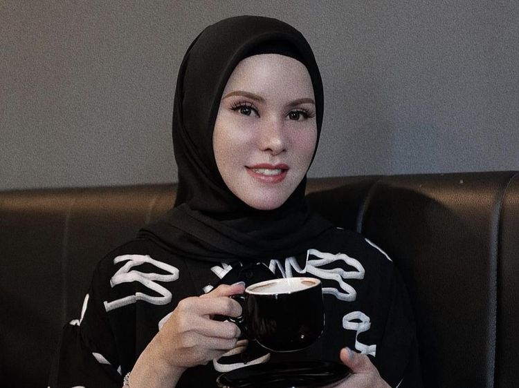 Angel Lelga Hobi Ngopi, Ini  Momennya Saat Hangout Menikmati Kopi