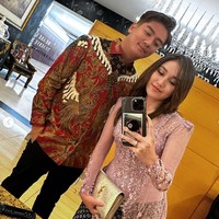 Walaupun saat ini masih mengaku hanya berteman baik dengan Ayu Ting Ting, namun Boy William tak menampik jika mungkin di masa depan dirinya menjalin hubungan spesial dengan Ayu. “Sekarang chatting chatting chatting, kita kan nggak tahu ke depannya apa,” ucap Boy. Foto: Instagram/@boywilliam17
