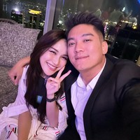 Kedekatan antara Ayu Ting Ting dan Boy William belakangan tengah jadi sorotan netizen. Terlihat akrab, keduanya bahkan sampai digosipkan berpacaran. Foto: Instagram/@boywilliam17