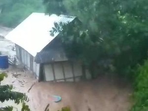 Banjir Bandang, 1 Rumah dan 2 Sepeda Motor Hanyut
