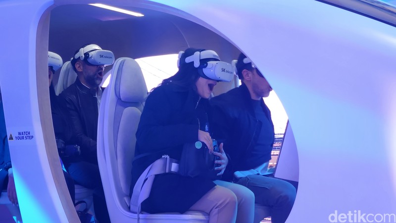 Masa depan bisa tergambar di Mobile World Congress (MWC) 2023. Mobil terbang, robot humanoid, AI dan berbagai kecanggihan teknologi tumplek blek di sini.