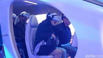 Pengunjung sangat menikmati arena ini. Sayangnya, antrean panjang mengular bagi mereka yang penasaran. Foto: Ardhi Suryadhi