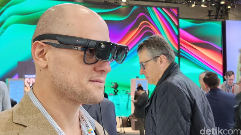 Masa depan bisa tergambar di Mobile World Congress (MWC) 2023. Mobil terbang, robot humanoid, AI dan berbagai kecanggihan teknologi tumplek blek di sini.