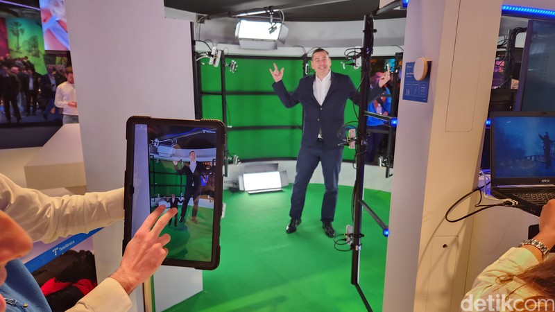 Masa depan bisa tergambar di Mobile World Congress (MWC) 2023. Mobil terbang, robot humanoid, AI dan berbagai kecanggihan teknologi tumplek blek di sini.