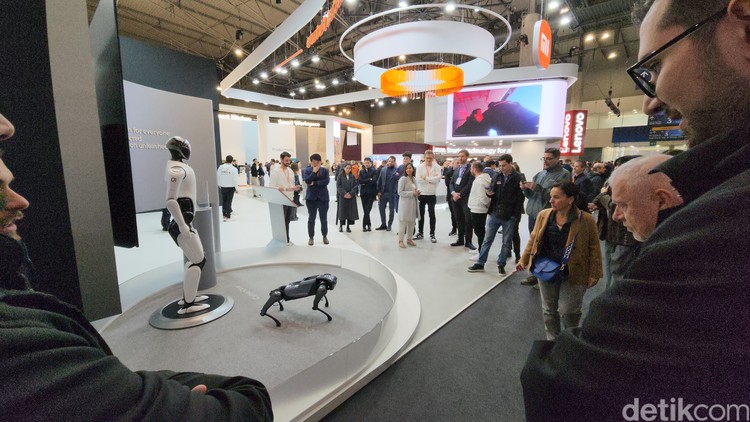 Masa depan bisa tergambar di Mobile World Congress (MWC) 2023. Mobil terbang, robot humanoid, AI dan berbagai kecanggihan teknologi tumplek blek di sini.