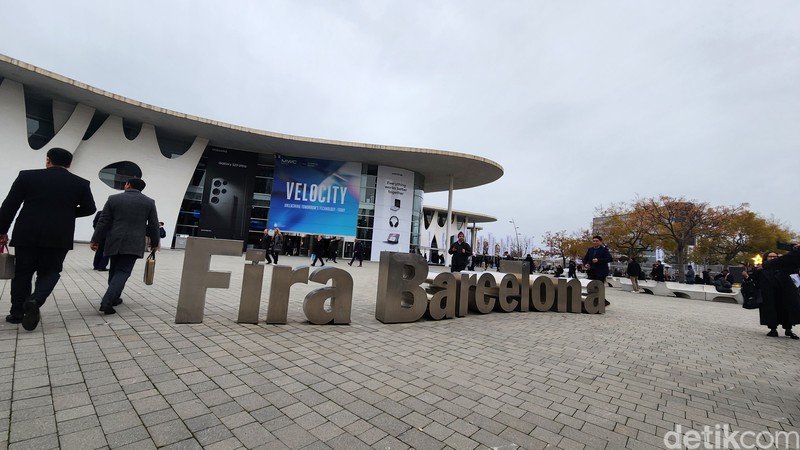 Masa depan bisa tergambar di Mobile World Congress (MWC) 2023. Mobil terbang, robot humanoid, AI dan berbagai kecanggihan teknologi tumplek blek di sini.