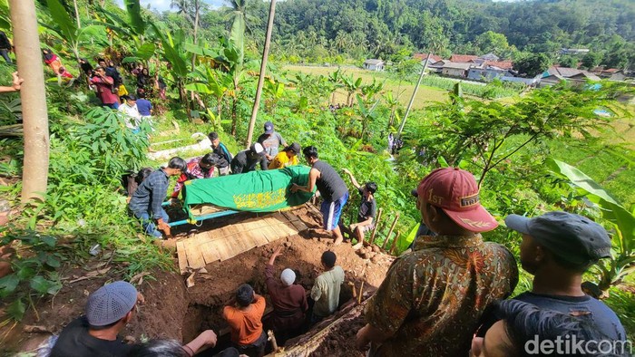 Bukit Citepus Pam, tempat Randi dikebumikan