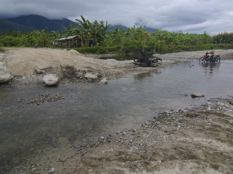 Duh, Jalan Desa Ini Putus Dihantam Aliran Air Sungai