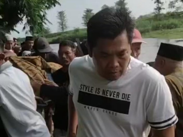 Evakuasi santri yang tenggelam di Probolinggo