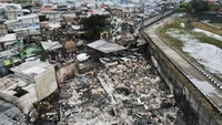 Selain itu, depo yang baru berdekatan dengan sumber air yang bisa menjadi penangkal jika terjadi kebakaran. REUTERS/WILLY KURNIAWAN