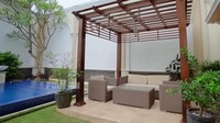 Fuji juga memiliki area bersantai yang tak jauh dari kolam renangnya. Foto: YouTube Fuji