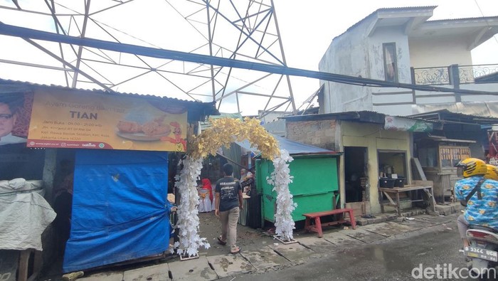 Hajatan pernikahan dekat lokasi kebakaran Depo Pertamina Plumpang (Rizky Adha/detikcom)