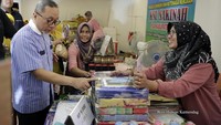 Dalam kesempatan ini, Mendag juga mengajak pelaku UMKM untuk memanfaatkan pemasaran digital dan penjualan produk secara daring melalui berbagai platform. Dengan begitu, pelaku UMKM dapat mengenalkan produknya kepada calon konsumen potensial di daerah lain di Indonesia maupun di mancanegara.