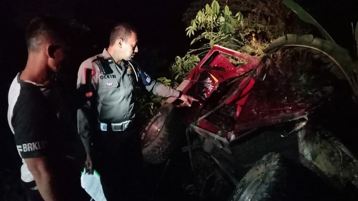 Jip di Pacitan tercebur ke jurang sopir dan penumpang meninggal