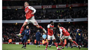 Tentu saja Arsenal sangat senang dengan kemenangan ini yang membuat mereka kokoh di puncak Liga Inggris. Foto: Twitter