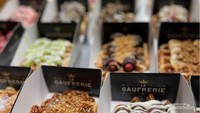 wafel topping coklat adalah kesukaanku