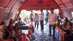 Momen Jokowi Kunjungi Korban Kebakaran Depo Pertamina Plumpang