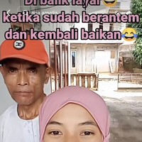 Ana ingin membantah stigma negatif wanita yang menikah dengan pria lanjut usia hanya karena harta. “Tidak ada cara pastinya. Intinya saya belajar menempatkan diri saya walaupun untuk awal-awal semuanya sulit karena usia saya yang hampir sama bahkan jauh di bawah. Tapi intinya yang saya pahami saat itu saya nikah tidak ada maksud apa-apa. Saya dijodohkan dan saya bukan perempuan yang hanya menghambur-hambur kan uang suami. Karena perempuan muda nikah saya yang lebih tua konotasi nya selalu dipandang matre dan lain-lain. Maka dari sana saya tunjukkan ke anak-anak suami bahwa saya belajar jadi istri yang baik dan belajar menyayangi mereka sebisa saya, tuturnya panjang lebar. Foto: Dok. TikTok @anaamalia54.