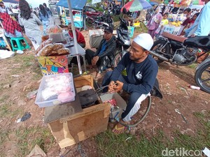 Mendulang Rezeki dari Pasar Tumpah Bukit Candi Cicalengka