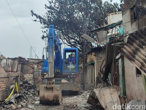 Pencarian Korban Kebakaran Depo Plumpang Lanjut, Ekskavator Dikerahkan