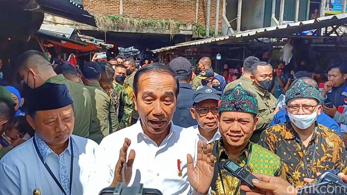 Presiden Joko Widodo saat mengunjungi Pasar Baleendah, Kabupaten Bandung.