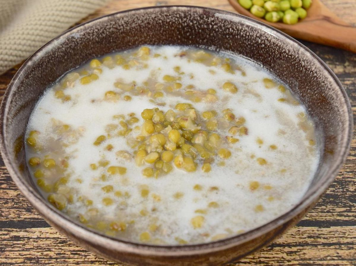 https://awsimages.detik.net.id/community/media/visual/2023/03/05/resep-bubur-kacang-hijau-kental_43.jpeg?w=1200&utm_source=chatgpt.com