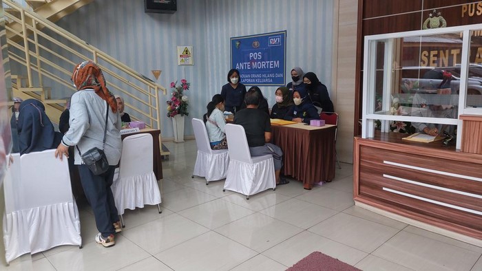 RS Polri Periksa 14 Sampel DNA Keluarga Korban Kebakaran Depo Plumpang (Muchamad Sholihin-detikcom)