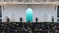 Masjid itu kini dilengkapi dengan fasilitas yang menggabungkan teknologi rendah energi dan berkelanjutan termasuk, panel surya, sistem pemanas dan pendingin yang efisien, serta fitur hemat energi dan air.