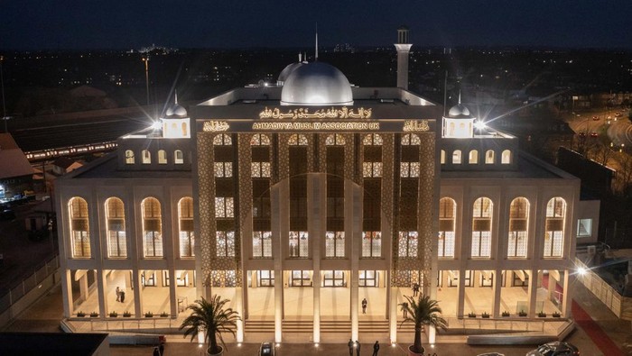 LONDON, ENGLAND - MARCH 04: Men observe prayer at the Baitul Futuh Mosque on March 04, 2023 in London, England. Parts of the mosque have undergone a £20 million pound refurbishment after a large fire destroyed a third of the complex in 2015. The mosque, home to the Ahmadiyya Muslim Community, is one of Western Europe's largest and can accommodate up to 10,000 worshippers. The new facility incorporates low energy and sustainable technologies including, solar panels, efficient heating and cooling systems, and other energy and water saving features which contribute towards its green footprint. (Photo by Dan Kitwood/Getty Images)