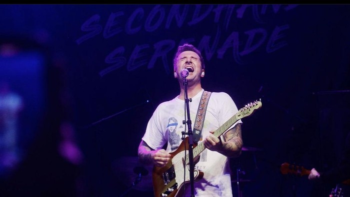 Secondhand Serenade.
