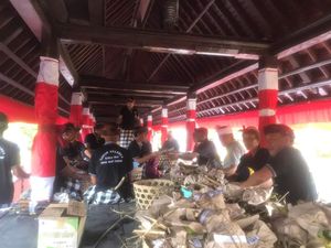 Tradisi Unik Pura Desa Adat Kukuh, Wajib Potong Babi di Balai Panjang
