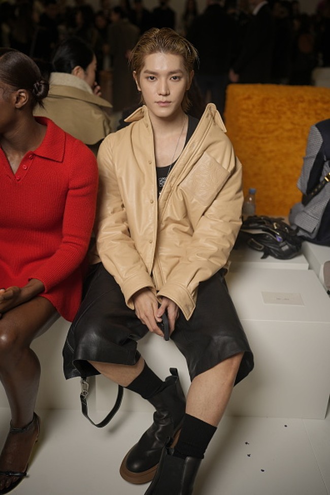 Acara peragaan busana brand fashion asal Spanyol itu juga dihadiri Emily Ratajkowski, grup KPop NMIXX, dan Naomi Campbell. Foto: WWD via Getty Images/Swan Gallet