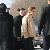 Satu lagi personel NCT yang menghadiri event fashion week. Sebelumnya ada Johnny yang tampil di New York. Kini ada Taeyong NCT yang eksis di Paris Fashion Week 2023. Foto: WWD via Getty Images/Swan Gallet