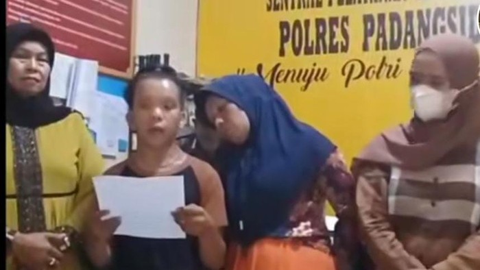 TikToker FAH saat menyampaikan permohonan maaf. (Foto: Istimewa)