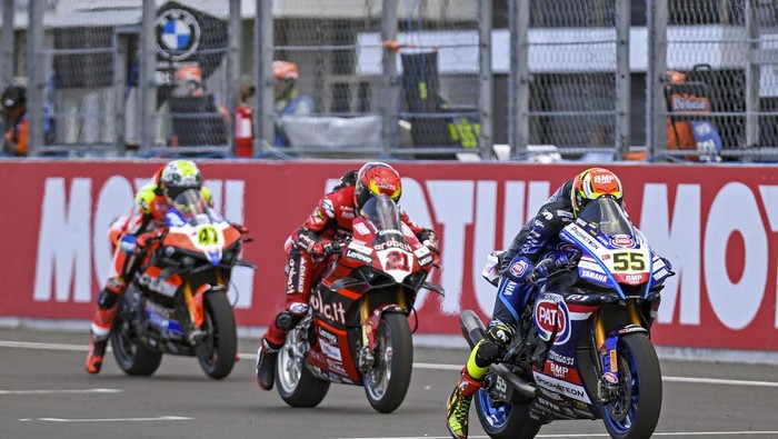 Toprak Jadi Pemenang WSBK Mandalika Toprak Razgatlioglu keluar menjadi pemenang dalam Superpole Race World Superbike (WSBK) Mandalika. Ini jadi kemenangan pertama Toprak dalam gelaran WSBK 2023.