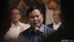 Usai Pertemuan, Prabowo-Surya Paloh Salam Komando dan Berpelukan
