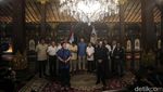 Usai Pertemuan, Prabowo-Surya Paloh Salam Komando dan Berpelukan